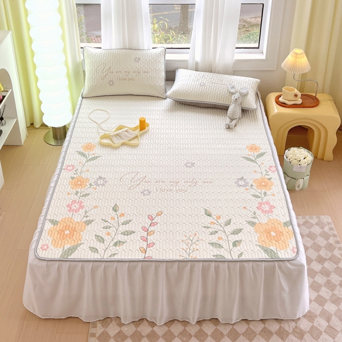 91家纺网 家纺一手货源 找家纺 慕尚 2025新款花边凉感丝乳胶凉席床席床裙款 清新花束