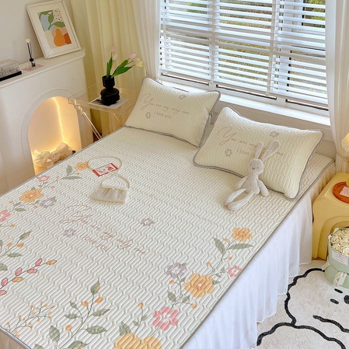 91家纺网 家纺一手货源 找家纺 慕尚 2025新款花边凉感丝乳胶凉席床席床裙款 清新花束