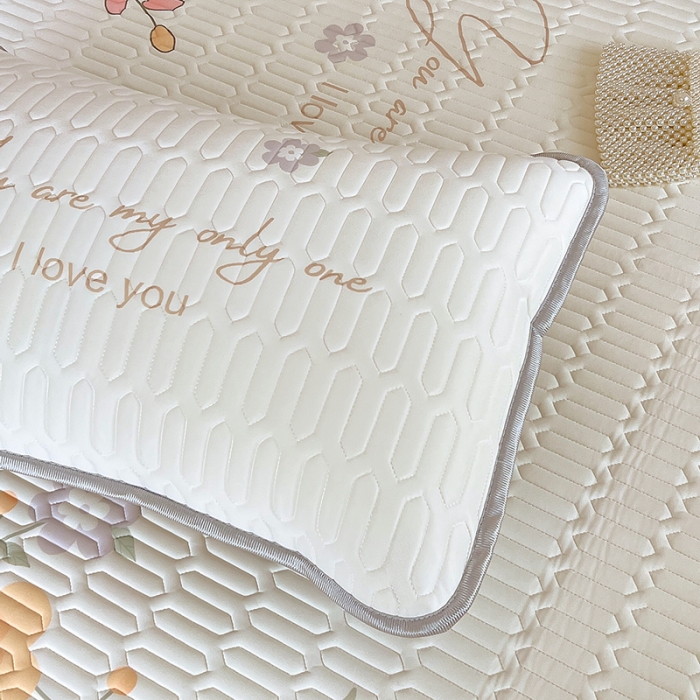 91家纺网 家纺一手货源 找家纺 慕尚 2025新款花边凉感丝乳胶凉席床席床裙款 清新花束