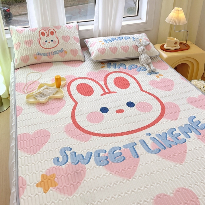 91家纺网 家纺一手货源 找家纺 慕尚 2025新款花边凉感丝乳胶凉席床席床裙款 甜美兔兔