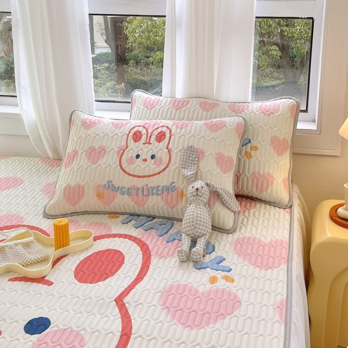 91家纺网 家纺一手货源 找家纺 慕尚 2025新款花边凉感丝乳胶凉席床席床裙款 甜美兔兔