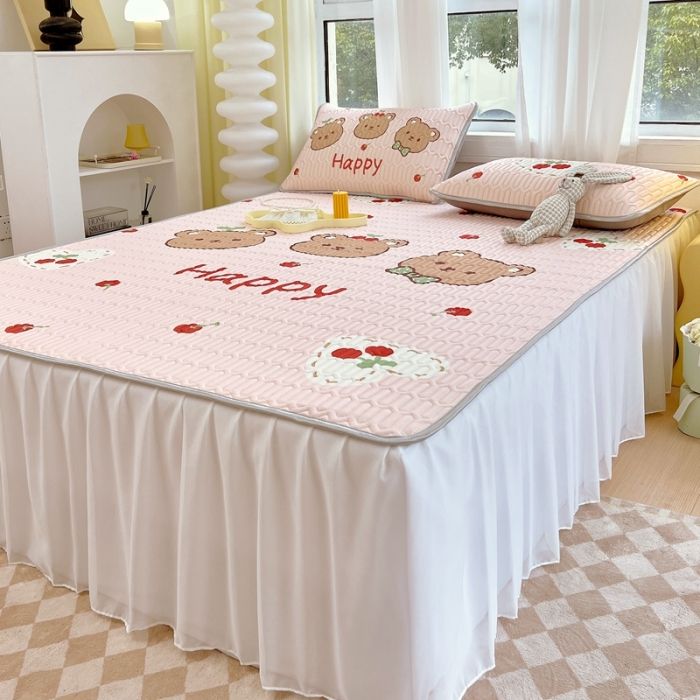 91家纺网 家纺一手货源 找家纺 慕尚 2025新款花边凉感丝乳胶凉席床席床裙款 维尼小熊