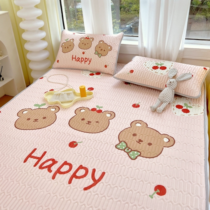 91家纺网 家纺一手货源 找家纺 慕尚 2025新款花边凉感丝乳胶凉席床席床裙款 维尼小熊