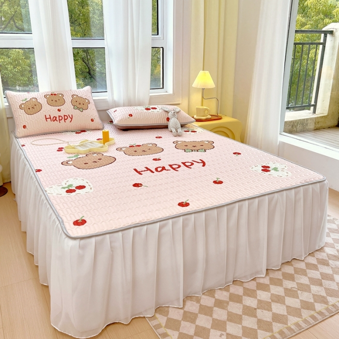 91家纺网 家纺一手货源 找家纺 慕尚 2025新款花边凉感丝乳胶凉席床席床裙款 维尼小熊