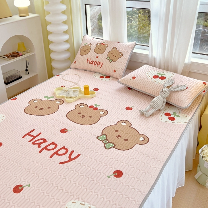 91家纺网 家纺一手货源 找家纺 慕尚 2025新款花边凉感丝乳胶凉席床席床裙款 维尼小熊