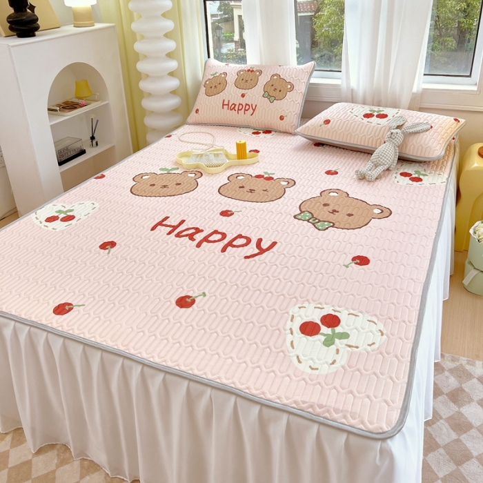 91家纺网 家纺一手货源 找家纺 慕尚 2025新款花边凉感丝乳胶凉席床席床裙款 维尼小熊