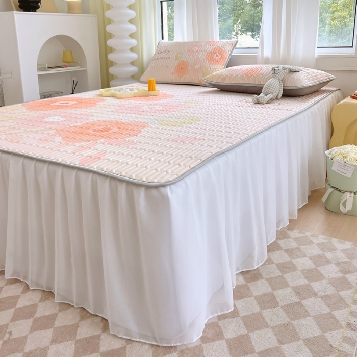 91家纺网 家纺一手货源 找家纺 慕尚 2025新款花边凉感丝乳胶凉席床席床裙款 小森物语