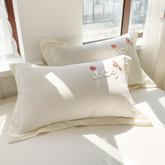 91家纺网 家纺一手货源 找家纺 慕尚 2025新款全棉水洗棉毛巾绣四件套 草莓熊-米白