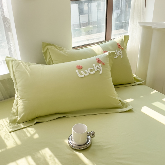 91家纺网 家纺一手货源 找家纺 慕尚 2025新款全棉水洗棉毛巾绣四件套 草莓熊-嫩绿