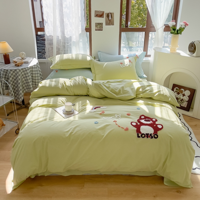 91家纺网 家纺一手货源 找家纺 慕尚 2025新款全棉水洗棉毛巾绣四件套 草莓熊-嫩绿