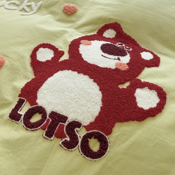 91家纺网 家纺一手货源 找家纺 慕尚 2025新款全棉水洗棉毛巾绣四件套 草莓熊-嫩绿