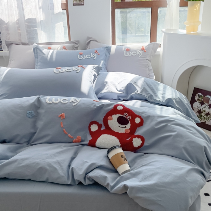 91家纺网 家纺一手货源 找家纺 慕尚 2025新款全棉水洗棉毛巾绣四件套 草莓熊-天蓝