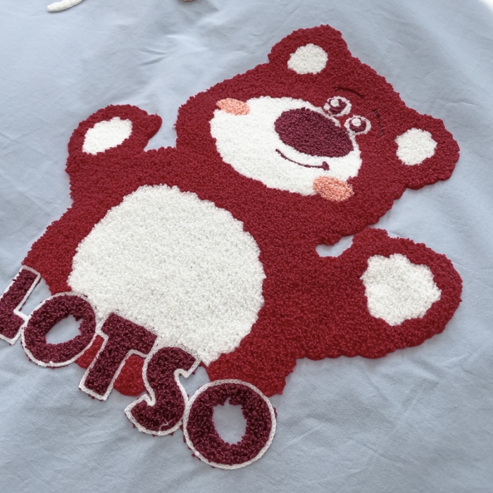 91家纺网 家纺一手货源 找家纺 慕尚 2025新款全棉水洗棉毛巾绣四件套 草莓熊-天蓝