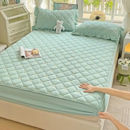 91家纺网 家纺一手货源 找家纺 （总）家之硕家纺 2023新款爱心系列磨毛刺绣衔缝夹棉床笠