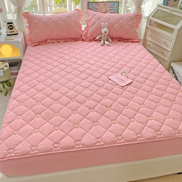 91家纺网 家纺一手货源 找家纺 家之硕家纺 2023新款爱心系列磨毛刺绣衔缝夹棉床笠 爱心-粉色