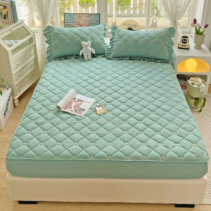 91家纺网 家纺一手货源 找家纺 家之硕家纺 2023新款爱心系列磨毛刺绣衔缝夹棉床笠 爱心-抹茶绿