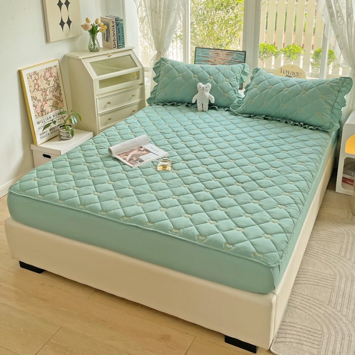 91家纺网 家纺一手货源 找家纺 家之硕家纺 2023新款爱心系列磨毛刺绣衔缝夹棉床笠 爱心-抹茶绿