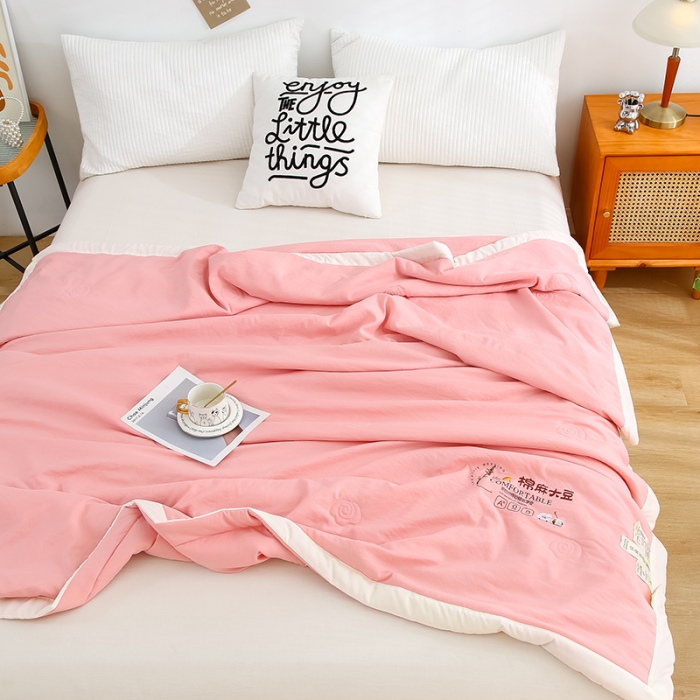 91家纺网 家纺一手货源 找家纺 爱宝被业 2025新款水洗棉麻夏被 樱花粉