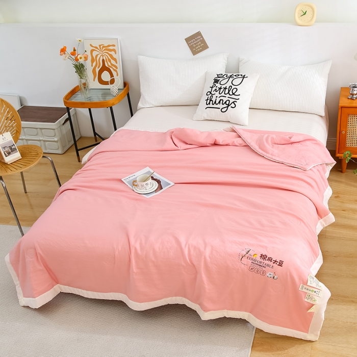 91家纺网 家纺一手货源 找家纺 爱宝被业 2025新款水洗棉麻夏被 樱花粉