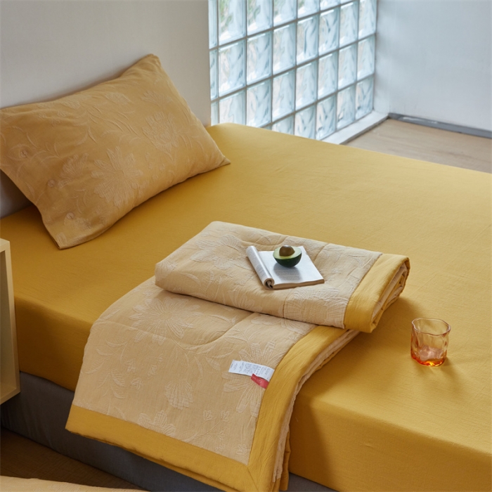 91家纺网 家纺一手货源 找家纺 (总) 安莱生活 2023新款双层纱大提花馥香夏被及夏被四件套