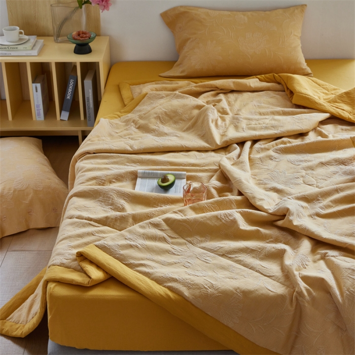 91家纺网 家纺一手货源 找家纺 安莱生活 2023新款双层纱大提花馥香夏被及夏被四件套 馥香-姜黄