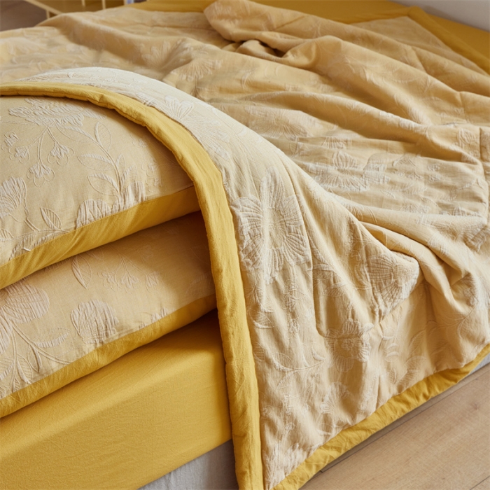 91家纺网 家纺一手货源 找家纺 安莱生活 2023新款双层纱大提花馥香夏被及夏被四件套 馥香-姜黄
