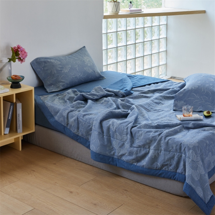 91家纺网 家纺一手货源 找家纺 安莱生活 2023新款双层纱大提花馥香夏被及夏被四件套 馥香-深蓝
