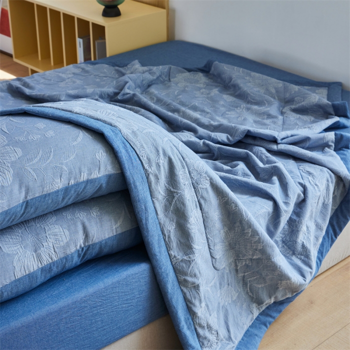 91家纺网 家纺一手货源 找家纺 安莱生活 2023新款双层纱大提花馥香夏被及夏被四件套 馥香-深蓝