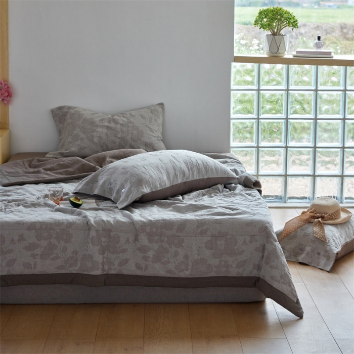 91家纺网 家纺一手货源 找家纺 安莱生活 2023新款双层纱大提花花都夏被及夏被四件套 花都-浅灰