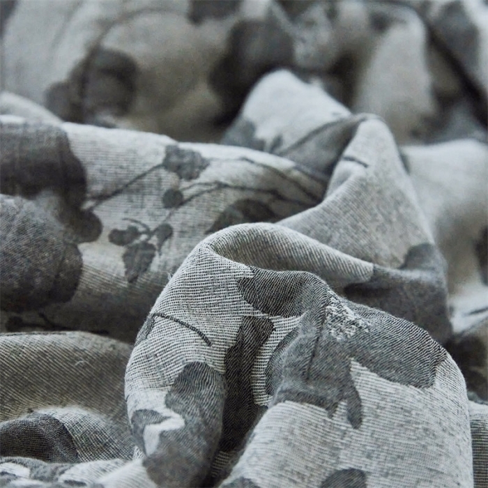 91家纺网 家纺一手货源 找家纺 安莱生活 2023新款双层纱大提花花都夏被及夏被四件套 花都-深灰