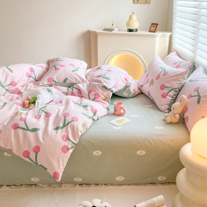 91家纺网 家纺一手货源 找家纺 顾里家纺 2023新款40支13372全棉四季款韩系氛围四件套 粉雾樱桃