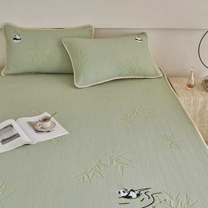 91家纺网 家纺一手货源 找家纺 （总）千朵森 2024新款熊猫绣花款冰感丝凉席三件套