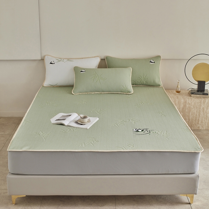 91家纺网 家纺一手货源 找家纺 （总）千朵森 2024新款熊猫绣花款冰感丝凉席三件套