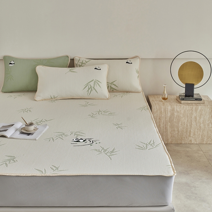 91家纺网 家纺一手货源 找家纺 千朵森 2024新款熊猫绣花款冰感丝凉席三件套 绿野仙踪-浅米黄