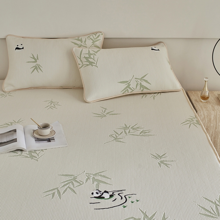 91家纺网 家纺一手货源 找家纺 千朵森 2024新款熊猫绣花款冰感丝凉席三件套 绿野仙踪-浅米黄