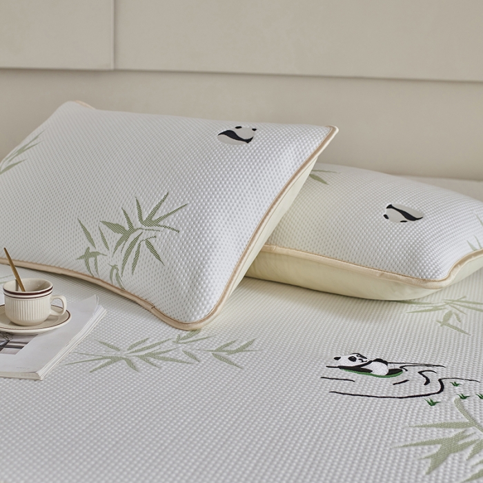 91家纺网 家纺一手货源 找家纺 千朵森 2024新款熊猫绣花款冰感丝凉席三件套 绿野仙踪-象牙白