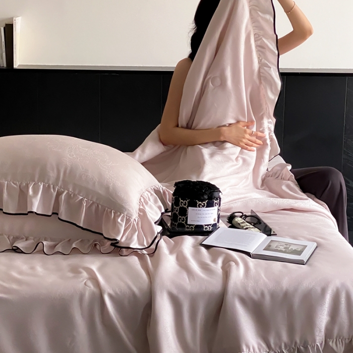 91家纺网 家纺一手货源 找家纺 MIU缪家居 2023新款蕾拉系列80兰精天丝夏被 蕾拉-粉