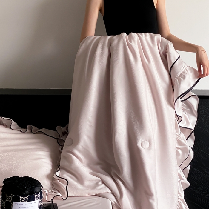 91家纺网 家纺一手货源 找家纺 MIU缪家居 2023新款蕾拉系列80兰精天丝夏被 蕾拉-粉