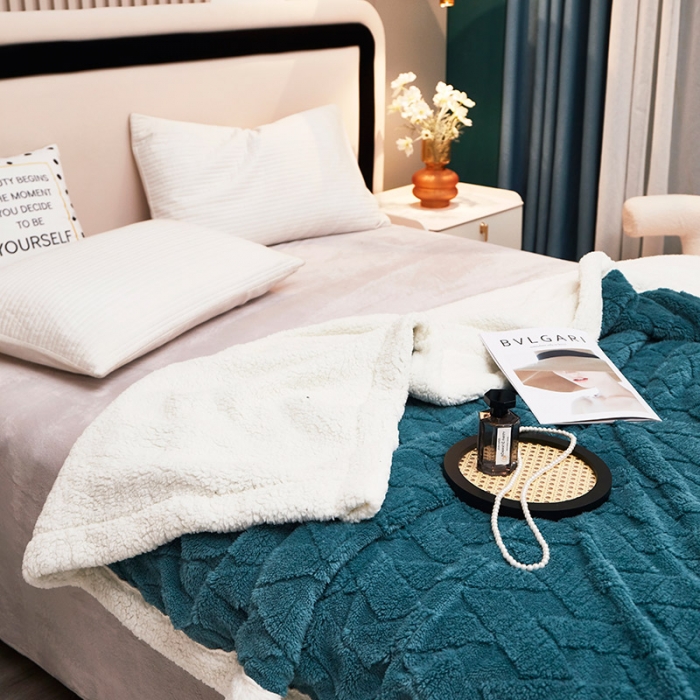 91家纺网 家纺一手货源 找家纺 肖恩 2025秋冬新款塔芙绒羊羔绒毛毯 孔雀绿