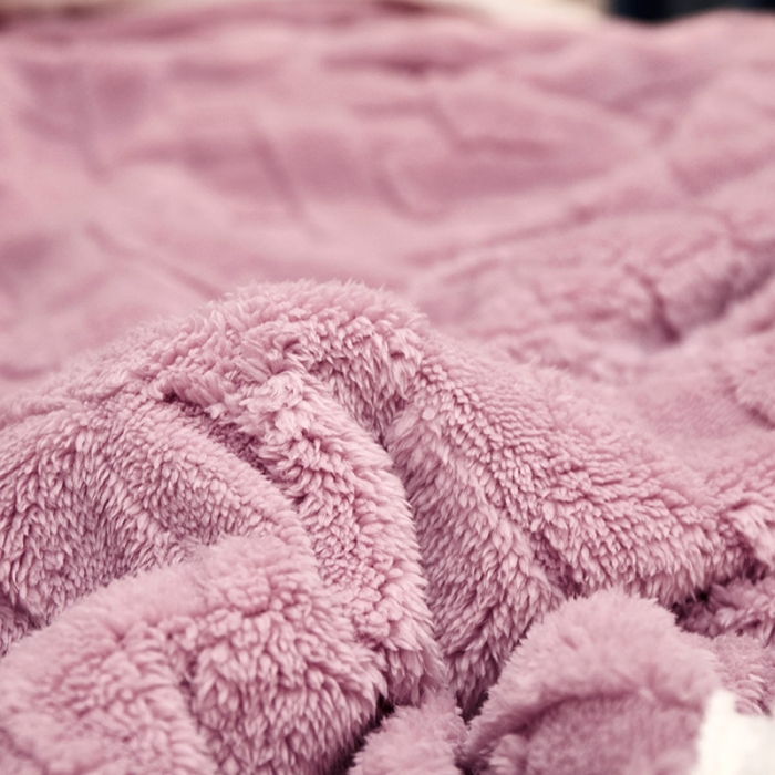 91家纺网 家纺一手货源 找家纺 肖恩 2025秋冬新款塔芙绒羊羔绒毛毯 浅紫