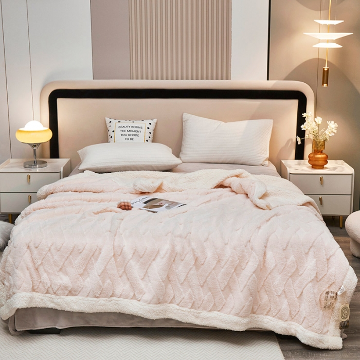 91家纺网 家纺一手货源 找家纺 肖恩 2025秋冬新款塔芙绒羊羔绒毛毯 奶白