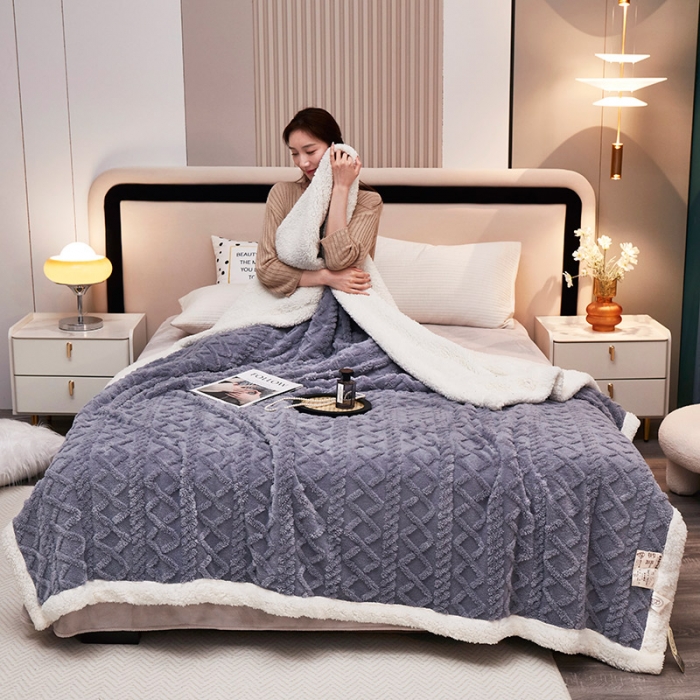 91家纺网 家纺一手货源 找家纺 肖恩 2025秋冬新款塔芙绒羊羔绒毛毯 雾霾蓝