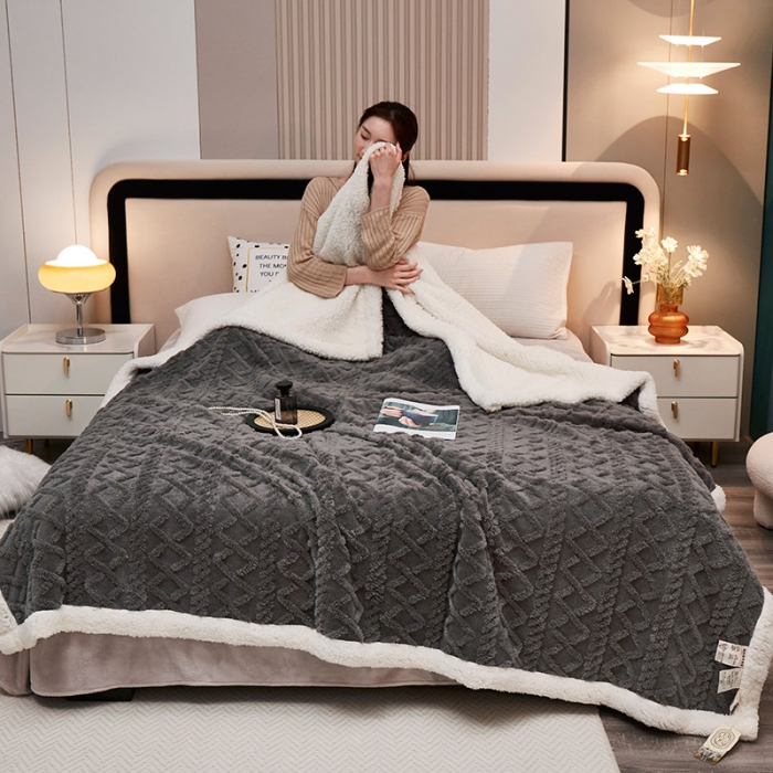 91家纺网 家纺一手货源 找家纺 肖恩 2025秋冬新款塔芙绒羊羔绒毛毯 深空灰