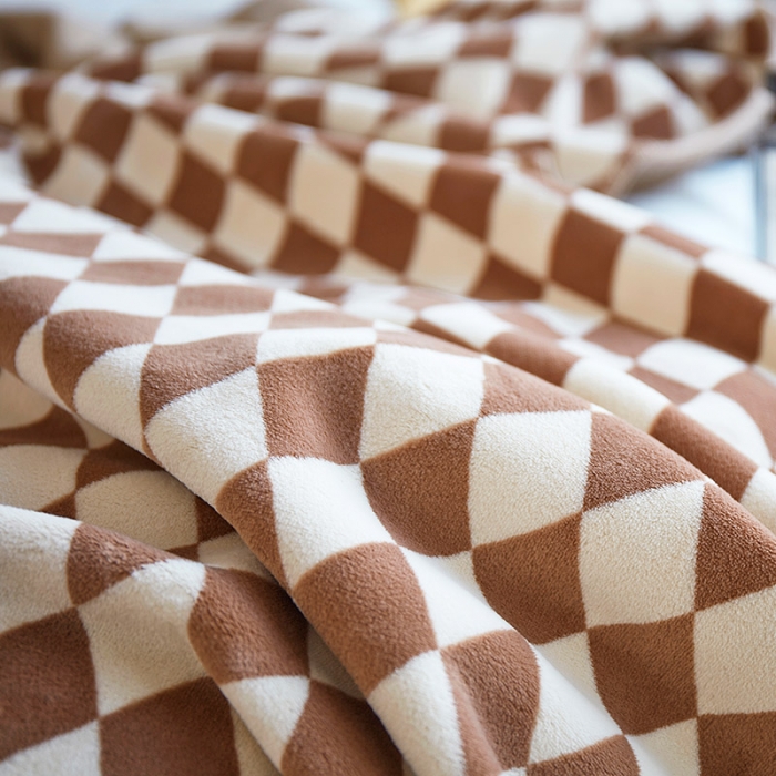91家纺网 家纺一手货源 找家纺 肖恩 2025新款A类菱形格德绒暖绒毯 菱形格-咖啡
