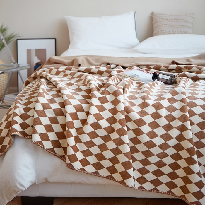 91家纺网 家纺一手货源 找家纺 肖恩 2025新款A类菱形格德绒暖绒毯 菱形格-咖啡