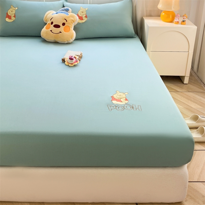 91家纺网 家纺一手货源 找家纺 鑫钰 2023新款A类全棉升级迪士尼系列床笠 小熊维尼