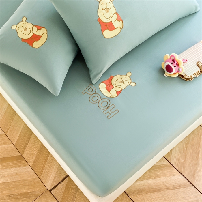 91家纺网 家纺一手货源 找家纺 鑫钰 2023新款A类全棉升级迪士尼系列床笠 小熊维尼