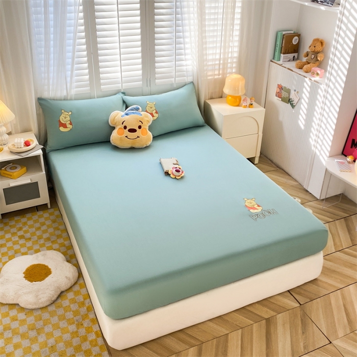 91家纺网 家纺一手货源 找家纺 鑫钰 2023新款A类全棉升级迪士尼系列床笠 小熊维尼