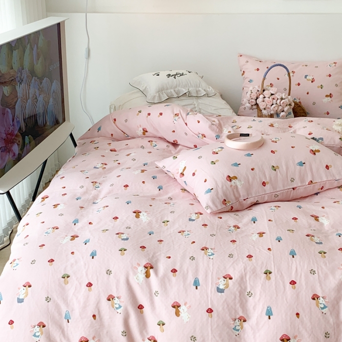 91家纺网 家纺一手货源 找家纺 昔可家纺 2023新款双层纱枕套带蝴蝶结四件套 蘑菇兔粉