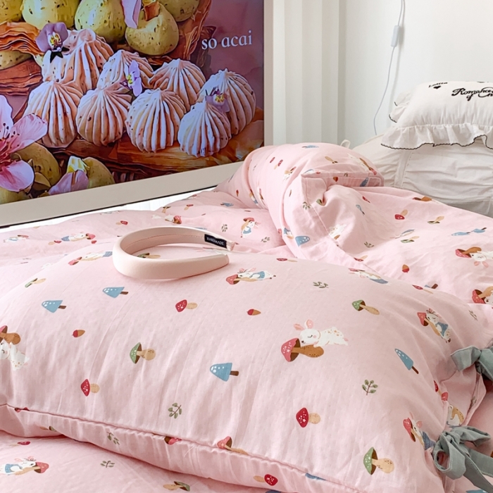 91家纺网 家纺一手货源 找家纺 昔可家纺 2023新款双层纱枕套带蝴蝶结四件套 蘑菇兔粉